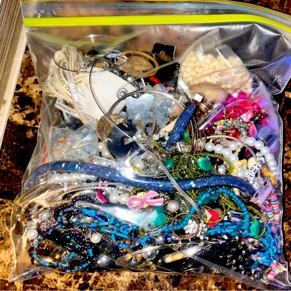 4lb all wearable jewelry - Picture 1 of 4